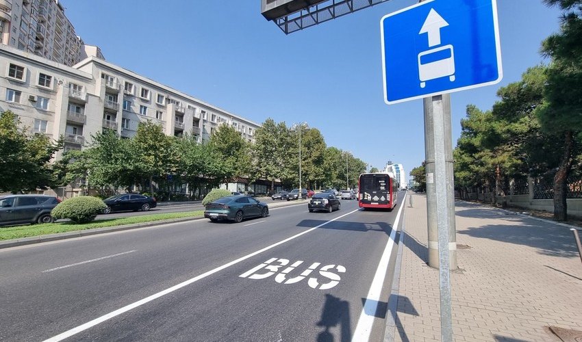 Tiblisi prospektində avtobus zolağı çəkilir Tiblisi prospektində avtobus zolağı çəkilir