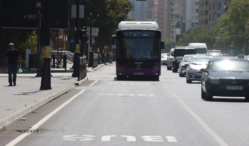 Azadlıq prospektində xüsusi hərəkət zolağı təşkil edilib
