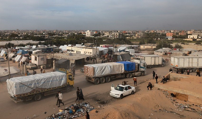 Qatar donates aid for 4,400 Gazans stranded in West Bank Qatar donates aid for 4,400 Gazans stranded in West Bank