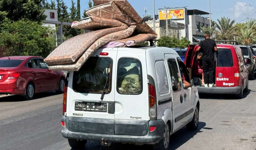 Livanda insanlar evlərini tərk edir - Fotolar