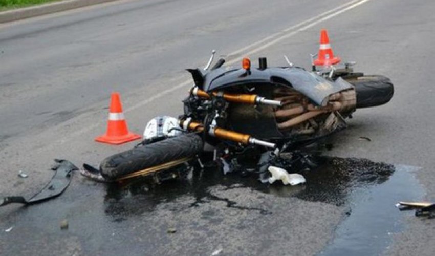 Motosiklet aşdı, sürücü öldü
