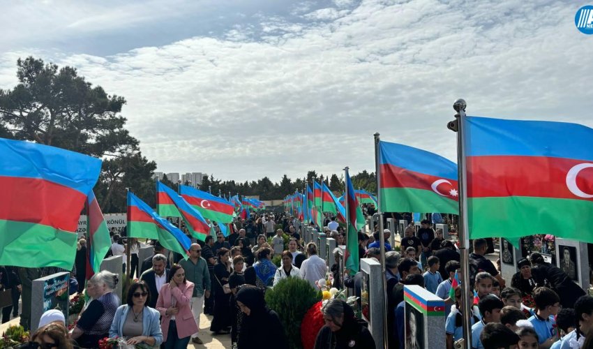Müharibənin başlanmasından 4 il ötür- Fəxri Xiyabandan FOTOREPORTAJ Müharibənin başlanmasından 4 il ötür- Fəxri Xiyabandan FOTOREPORTAJ