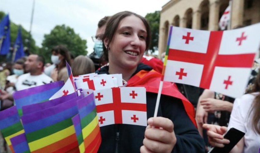 Gürcüstan parlamentinin sədri prezidentin imtina etdiyi qanunu imzalayıb