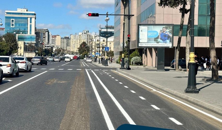 Bakının daha bir küçəsinə velosiped zolaqları çəkilib Bakının daha bir küçəsinə velosiped zolaqları çəkilib