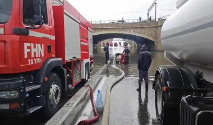 Bağırov korpüsünün su basan tunelində avtomobillərin hərəkəti növbəli təşkil olunur Bağırov korpüsünün su basan tunelində avtomobillərin hərəkəti növbəli təşkil olunur