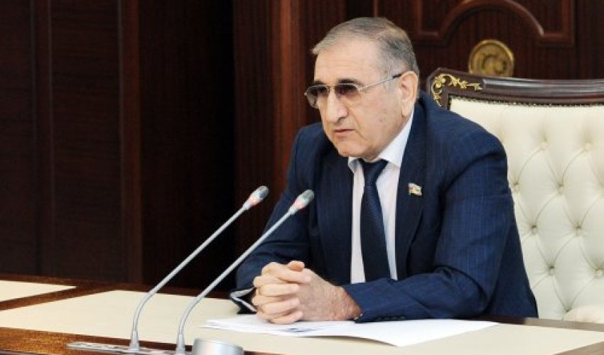 Deputat bələdiyyələrin azaldılmasından danışıb Deputat bələdiyyələrin azaldılmasından danışıb