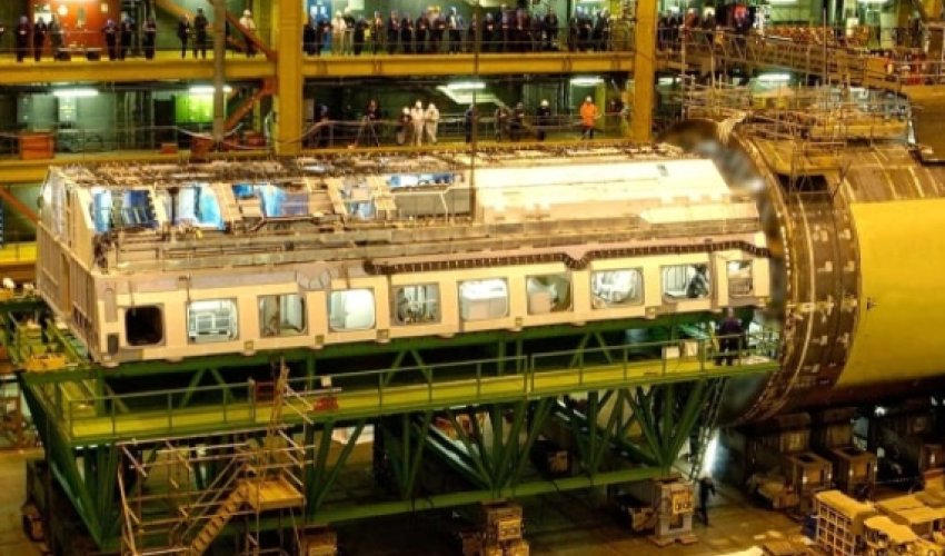 Britaniyada atom sualtı qayıqların saxlandığı hərbi obyekt yanıb Britaniyada atom sualtı qayıqların saxlandığı hərbi obyekt yanıb