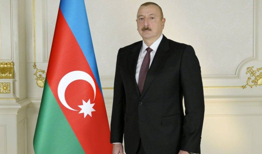 İlham Əliyev Bakıda komplektləşdirilən yeni nəsil metro qatarları ilə tanış olub İlham Əliyev Bakıda komplektləşdirilən yeni nəsil metro qatarları ilə tanış olub