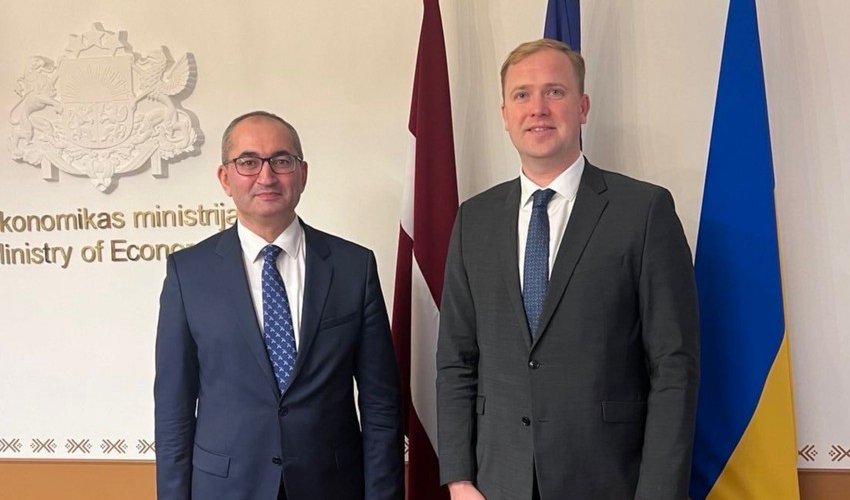 Azerbaijani envoy mulls Baku-Riga economic co-op with Latvian minister