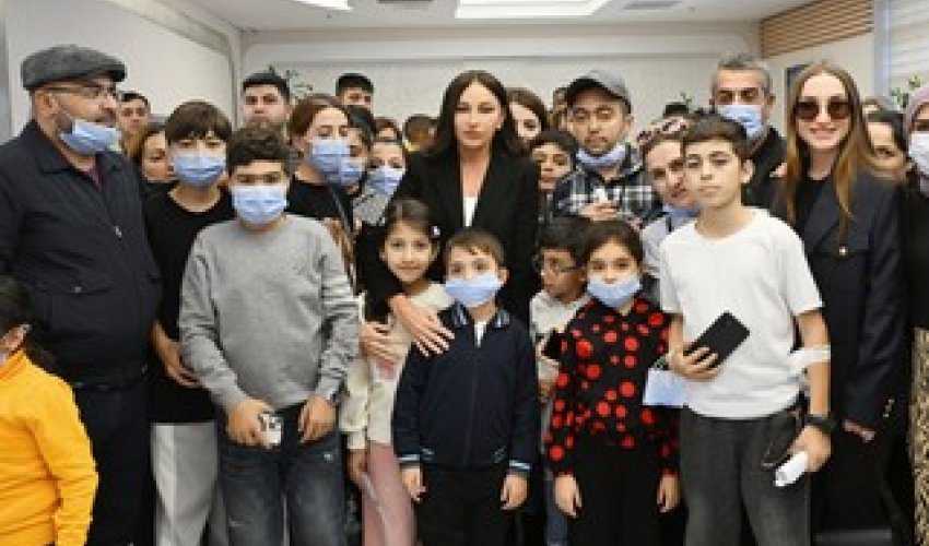 Mehriban Əliyeva Talassemiya Mərkəzində olub - Yenilənib Mehriban Əliyeva Talassemiya Mərkəzində olub - Yenilənib