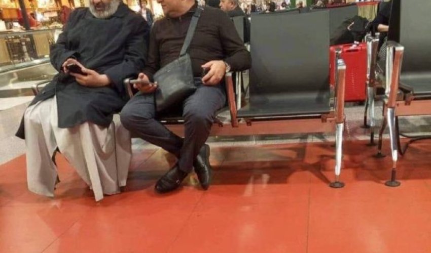 Erməniləri küçəyə çağıran keşiş Moskva hava limanında görüldü
