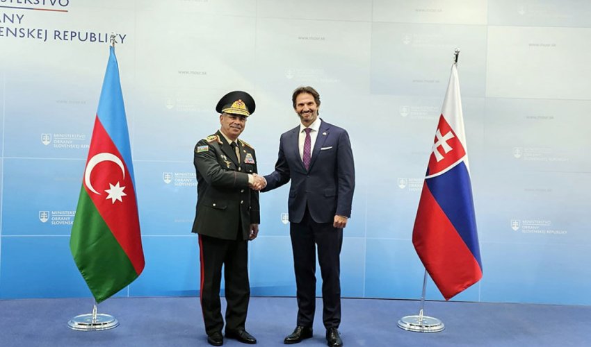 Zakir Həsənov Slovakiyada səfərdədir