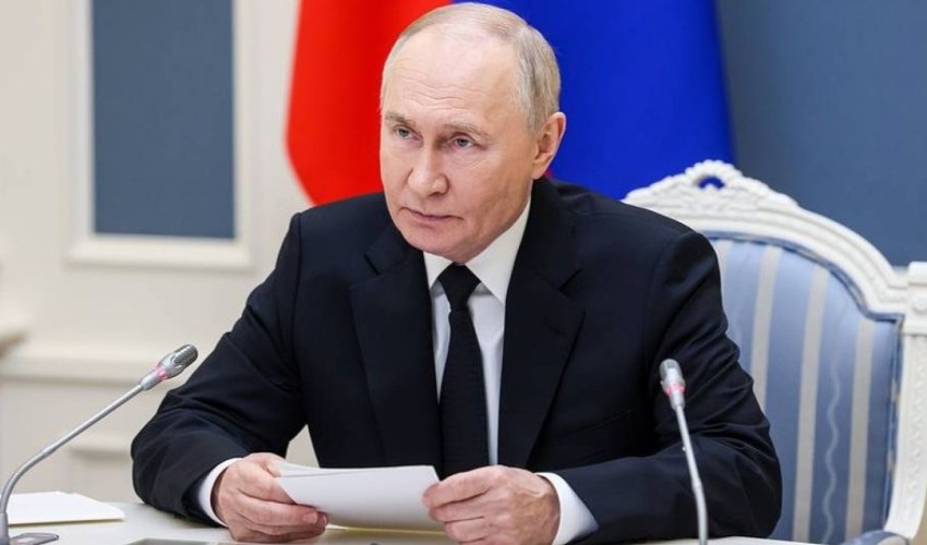 Putin Müdafiə Nazirliyinin rəhbərliyi ilə müşavirə keçirib