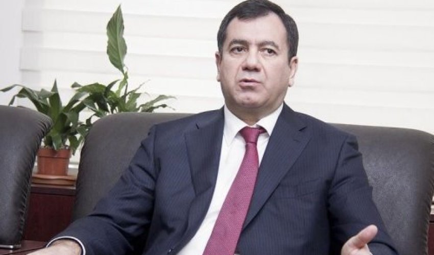 Küçə təmizləyənlər 450 manat əməkhaqqı alır - Deputat Küçə təmizləyənlər 450 manat əməkhaqqı alır - Deputat