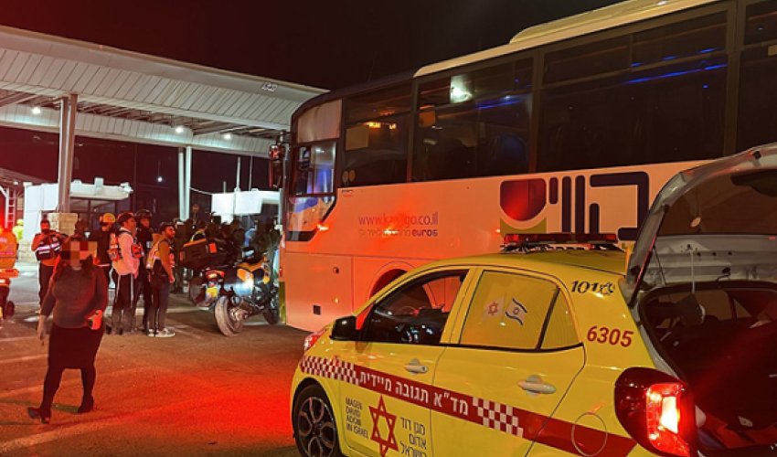 İsraildə avtobusa  terror hücumu olub