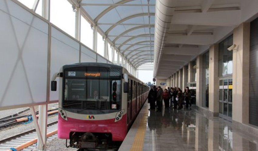 Son bir ayda metrodan istifadə edənlərin sayı 19 mini keçib