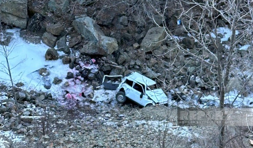 В Кяльбаджаре автомобиль съехал в овраг, один человек погиб