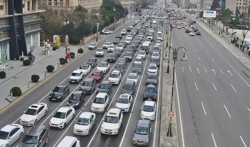 Bakıda bəzi yollarda sıxlıq müşahidə edilir