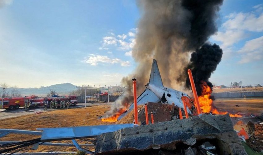 Cənubi Koreya polisi təyyarə qəzası ilə bağlı Muan aeroportunda axtarış aparıb