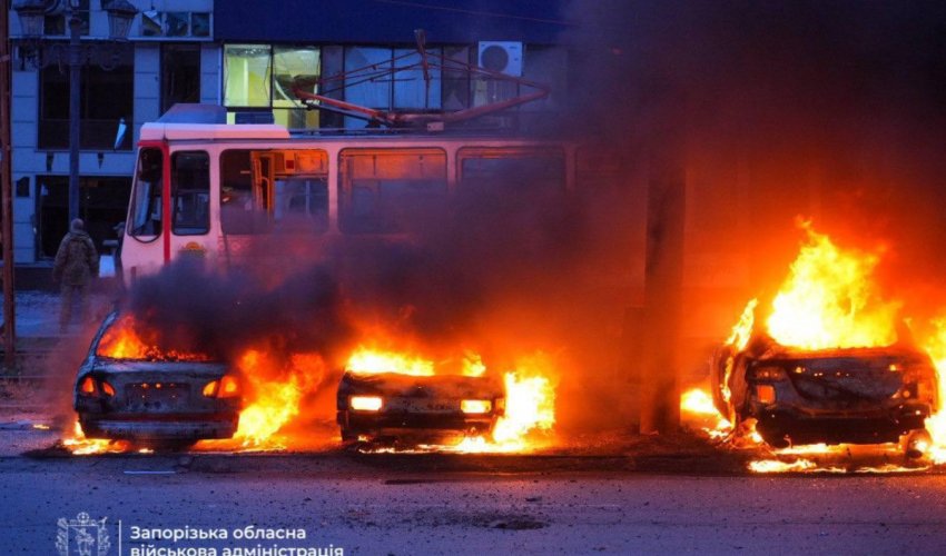 Rusiya Zaporojeyə hücum edib, ölən və yaralananlar var Rusiya Zaporojeyə hücum edib, ölən və yaralananlar var