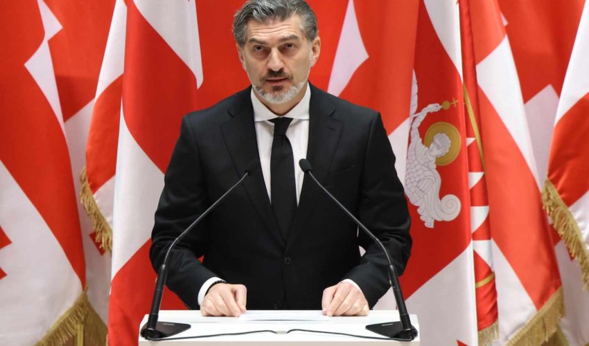 Gürcüstan prezidenti 613 məhbusu əfv edib Gürcüstan prezidenti 613 məhbusu əfv edib