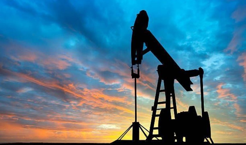 Oil prices fall slightly