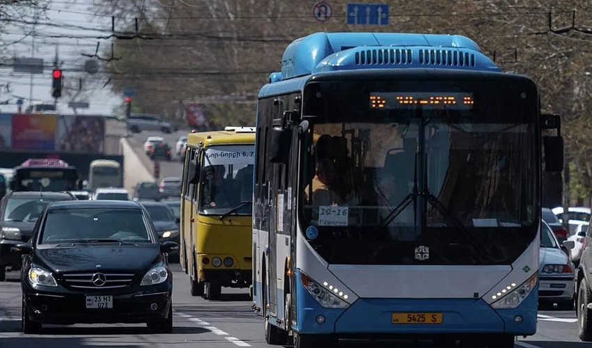 В Ереване уже четвертый день проходят акции против повышения тарифов на транспорт