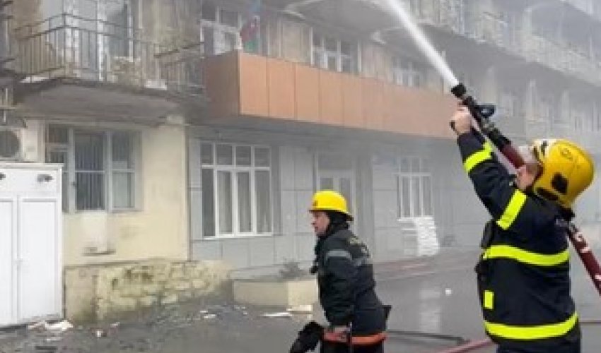 Bakıda beşmərtəbəli binadakı yanğın söndürülüb - Video - Yenilənib