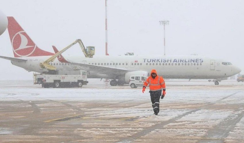 Istanbul airports cancel flights amid severe weather warnings