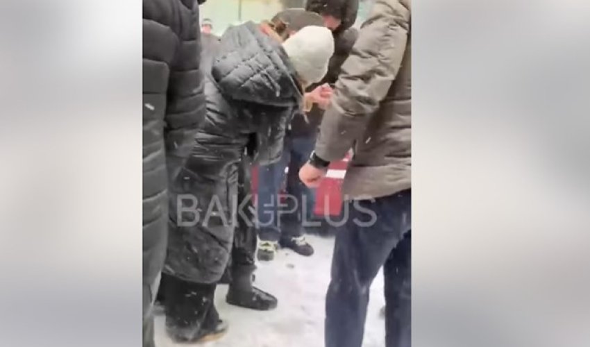 Bakıda gənc qız lükə düşüb – Video