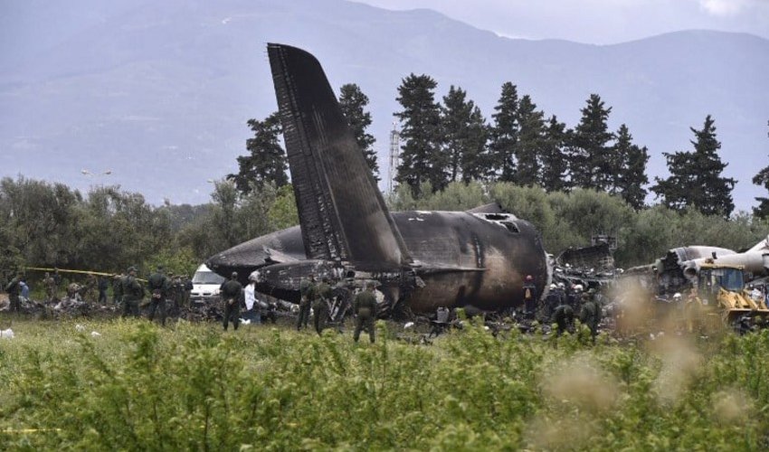 
Не менее 19 человек погибли при крушении военного самолета в Судане