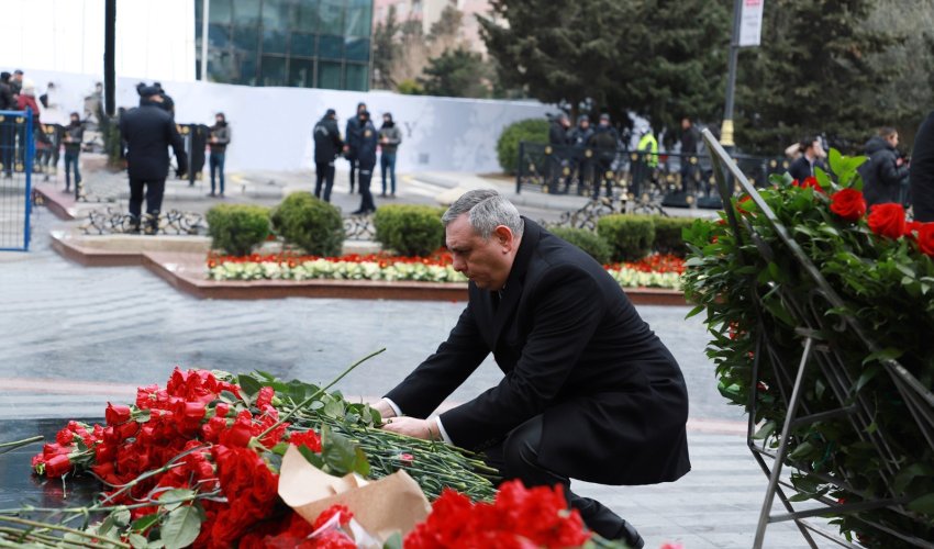 “Azərsun Holdinq” rəhbərliyi Xocalı abidəsini ziyarət edib