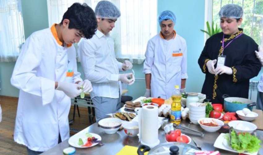 Azərbaycanda universitetlərdə oxuyan tələbələrin sayı peşə təhsilində oxuyanlardan çoxdur