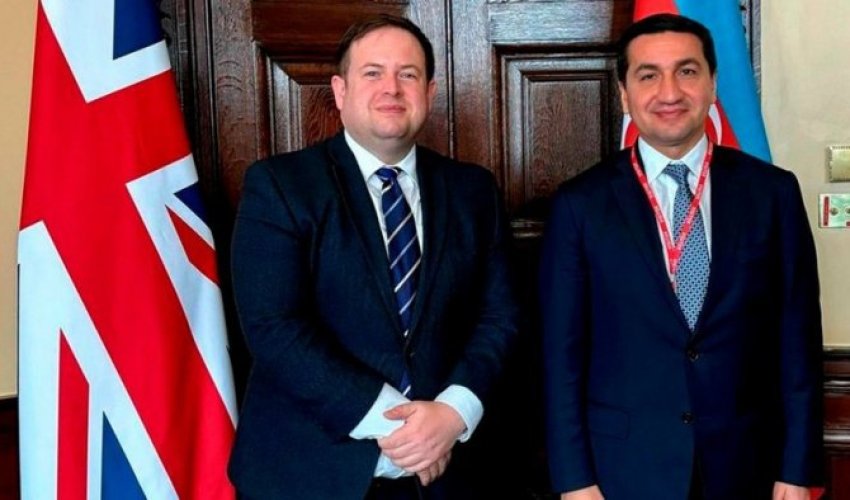 Hikmət Hacıyev Britaniyanın rəsmi şəxsləri ilə görüşüb