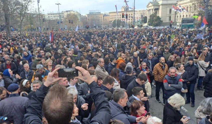 В Сербии проходит многотысячная акция протеста