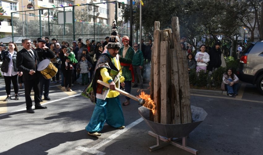 Paytaxtın abad məhəllələrindəki Novruz şənlikləri davam edir