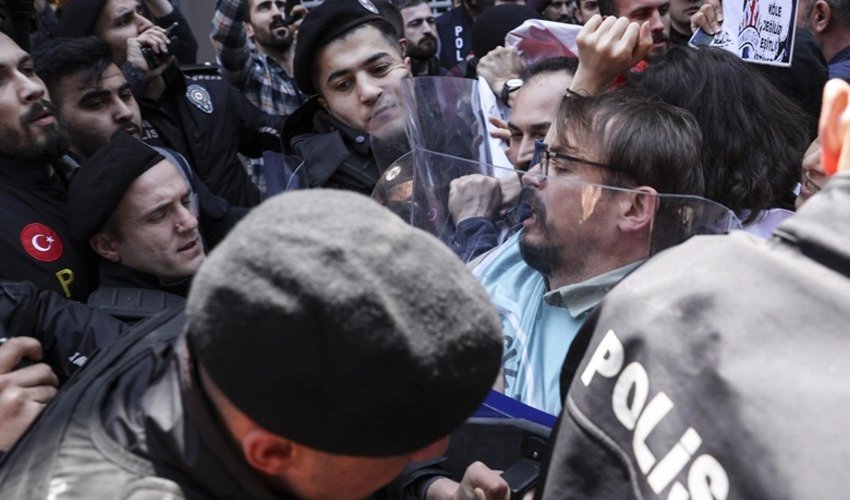 İstanbulda icazəsiz aksiyalarda 300 nəfər saxlanılıb İstanbulda icazəsiz aksiyalarda 300 nəfər saxlanılıb
