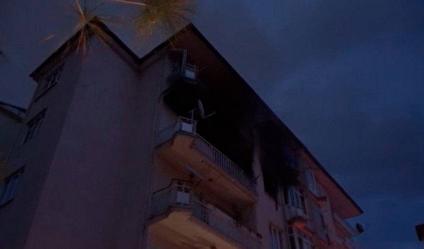 В Турции 11 человек отравились дымом при пожаре в жилом доме В Турции 11 человек отравились дымом при пожаре в жилом доме