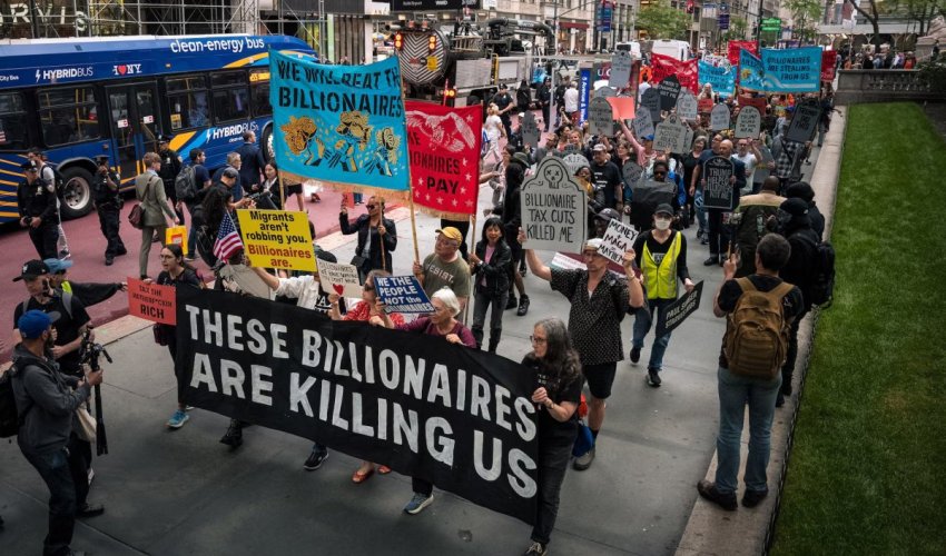 Protesters disrupt Met Gala over Trump and billionaire elite Protesters disrupt Met Gala over Trump and billionaire elite