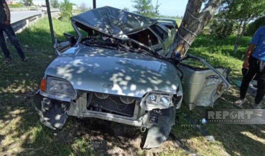 Şabranda avtomobil ağaca çırpılıb, iki qardaş ölüb Şabranda avtomobil ağaca çırpılıb, iki qardaş ölüb