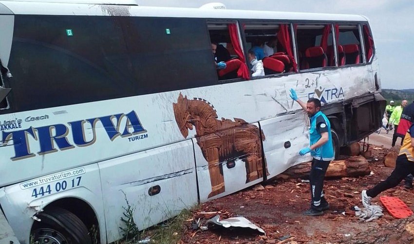 Türkiyədə turistləri daşıyan avtobus qəzaya uğrayıb - 8 nəfər ölüb, 20-si yaralanıb Türkiyədə turistləri daşıyan avtobus qəzaya uğrayıb - 8 nəfər ölüb, 20-si yaralanıb