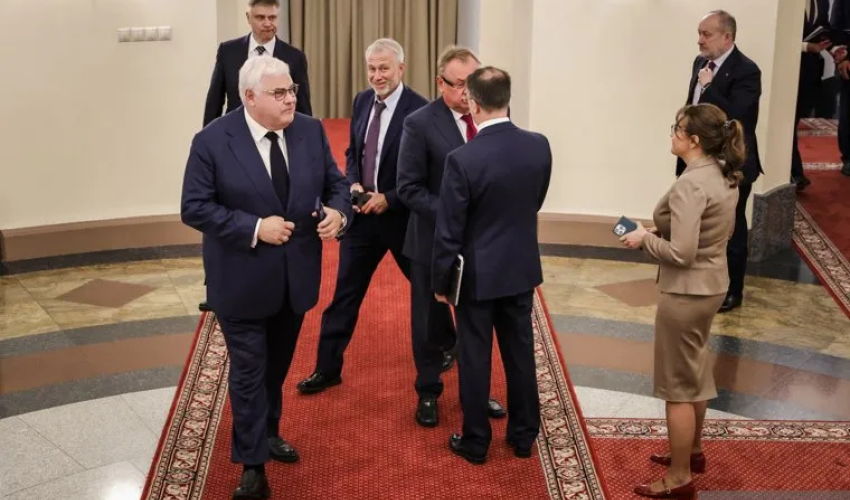 Abramovich seen at Kremlin ahead of Russia-Ukraine talks Abramovich seen at Kremlin ahead of Russia-Ukraine talks