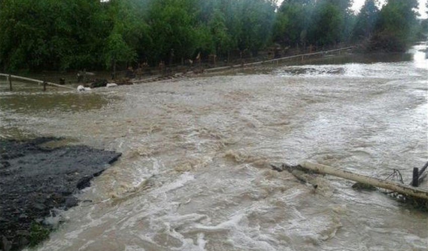 Bəzi çaylardan sel keçir Bəzi çaylardan sel keçir