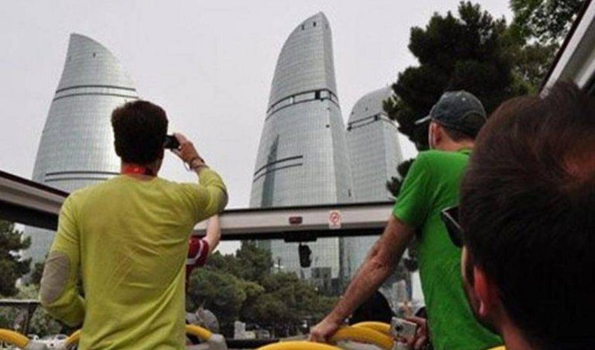 Azərbaycana turist axını 1 % artıb Azərbaycana turist axını 1 % artıb