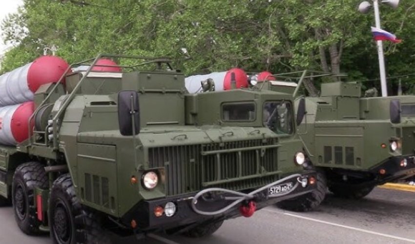 Россия вывозит военную технику из Крыма Россия вывозит военную технику из Крыма