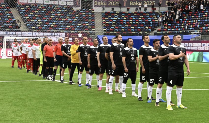 Bakıda ölkə futbolunun əfsanələri arasında matç keçirilib - Video Bakıda ölkə futbolunun əfsanələri arasında matç keçirilib - Video