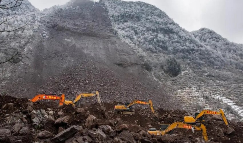 Çində torpaq sürüşməsi baş verib, ölənlər var Çində torpaq sürüşməsi baş verib, ölənlər var