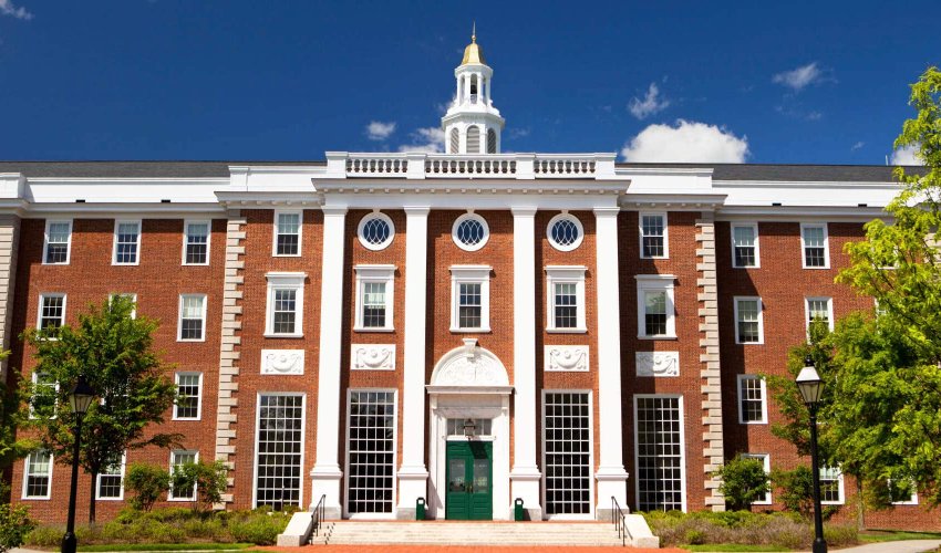 ABŞ Harvard universitetinə xarici tələbə qəbulunu qadağan edib ABŞ Harvard universitetinə xarici tələbə qəbulunu qadağan edib