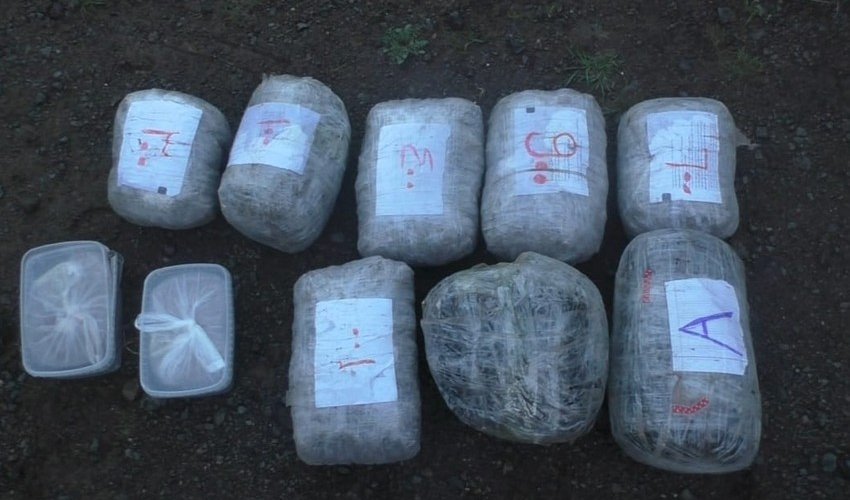 Полиция Казахстана изъяла 83 ведра марихуаны из жилого дома Полиция Казахстана изъяла 83 ведра марихуаны из жилого дома