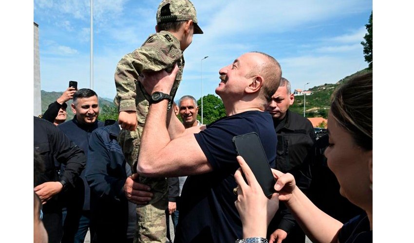 На официальных страницах Ильхама Алиева в соцсетях опубликованы кадры встречи с жителями Лачина На официальных страницах Ильхама Алиева в соцсетях опубликованы кадры встречи с жителями Лачина